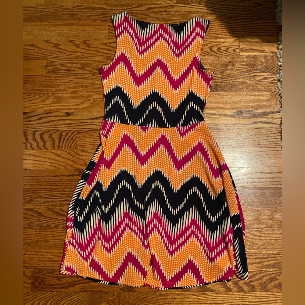 Pattern Dress - Picture 2 of 2